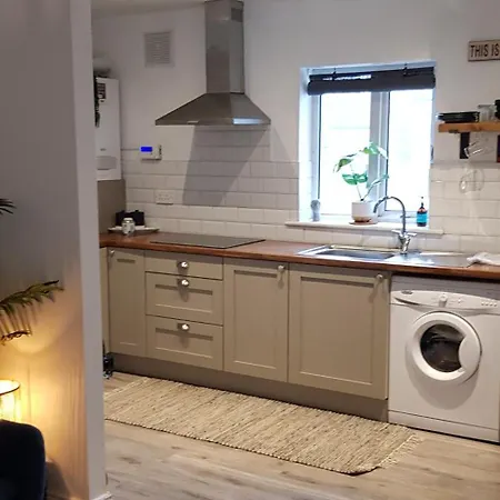 Two Bed Wexford Town Center Apartment Free Parking * Wexford
