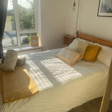 Two Bed Wexford Town Center Apartment Free Parking * Wexford