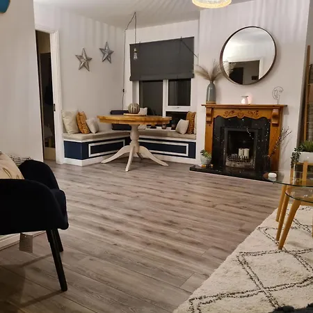 Two Bed Wexford Town Center Apartment Free Parking